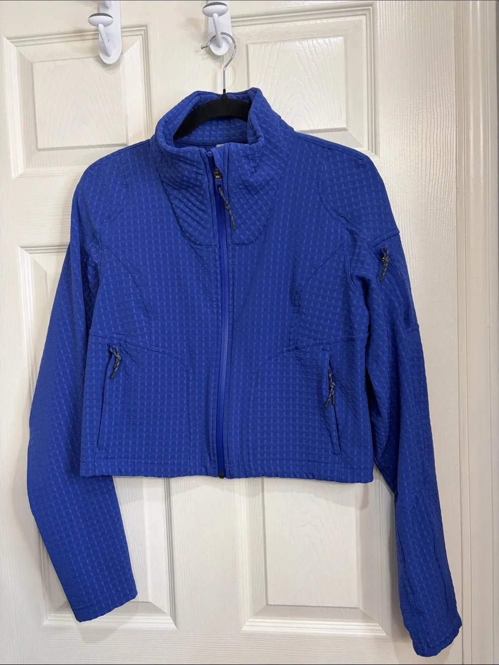 341. Lululemon Water-Repellent Fleece Hiking Jawcket Psychic Blue size 8 EUC